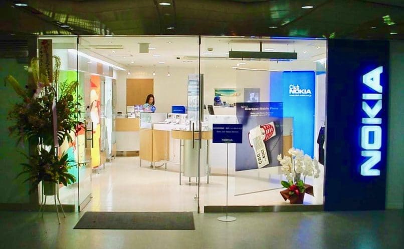Japan's first Nokia Store